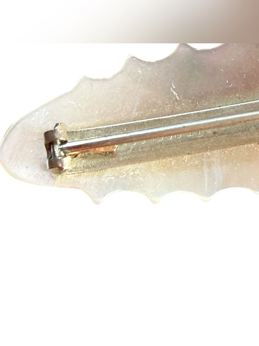 Vintage Mother of Pearl Shell Leaf Brooch Pin Featuring Gold-toned Wire Script - Picture 5 of 9